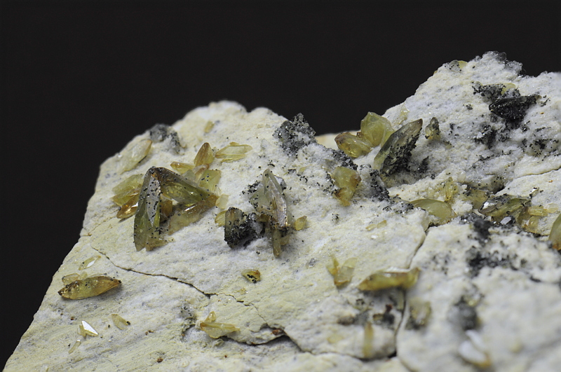 grüne Titanite auf Matrix| BB: 6 cm; F: Druntobel, Sedrun, GR 