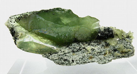 Grüner Spehn auf Matrix| B: 6.5cm; Fundort: Felbertal