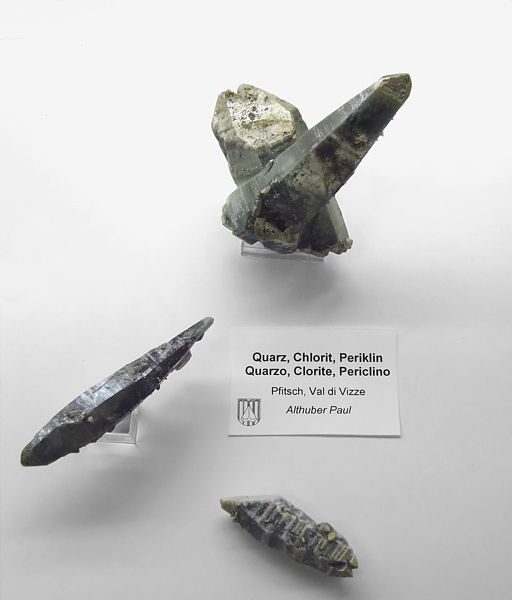 Quarz, Chlorit und Periklin| L Doppelender links: 9 cm; Fundort: Pfitschtal, Val di Vize; Sammlung: Paul Althuber 