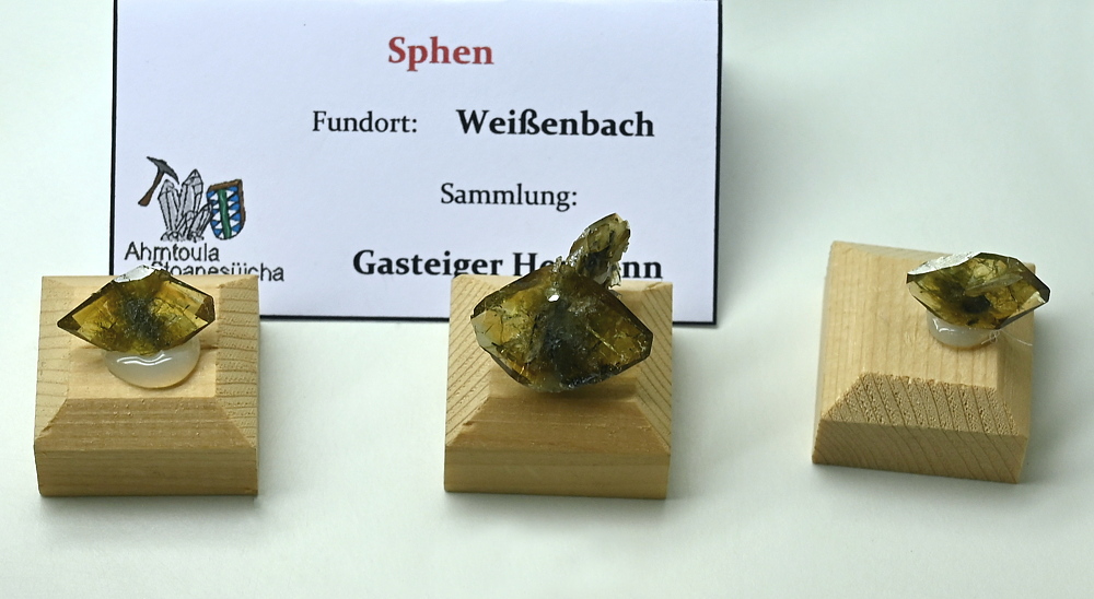 honiggelbe Titanite| GK: 2 cm; F: Weissenbach; Sammlung: Hermann Gasteiger