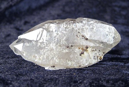 Bergkristall-Doppelender| als Schwimmer mit Pyrit, Breite 12 cm. (Sammlung A. Larghi)