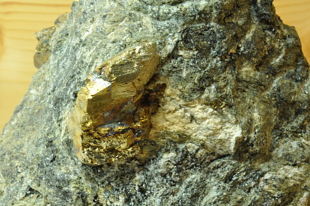 Pyritkristalle| BB: 10 cm; Fundort: Halde Rifflkees, Stubachtal; Finder: Sepp Papp 