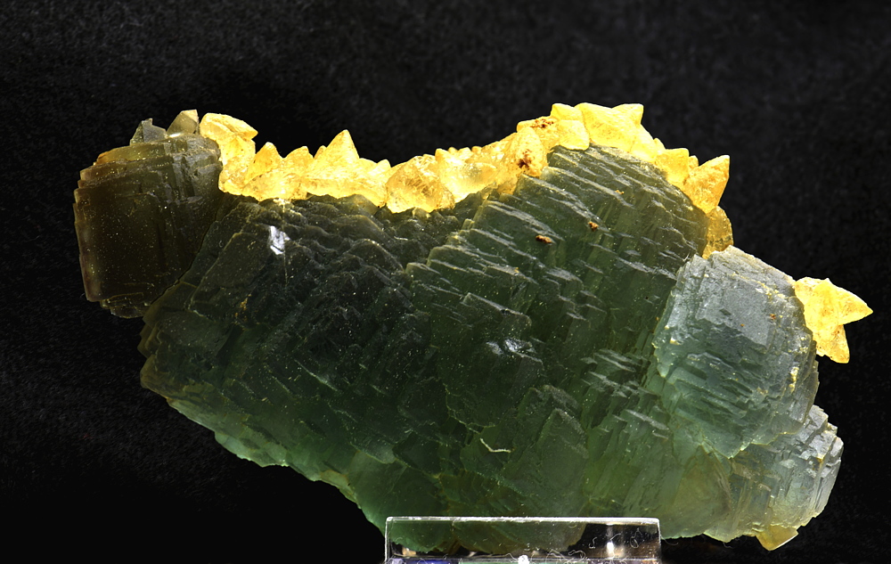 grüner Fluorit mit Calcit| B: ca. 14cm, F: Weisseck; Finder: Reinhold Bacher 