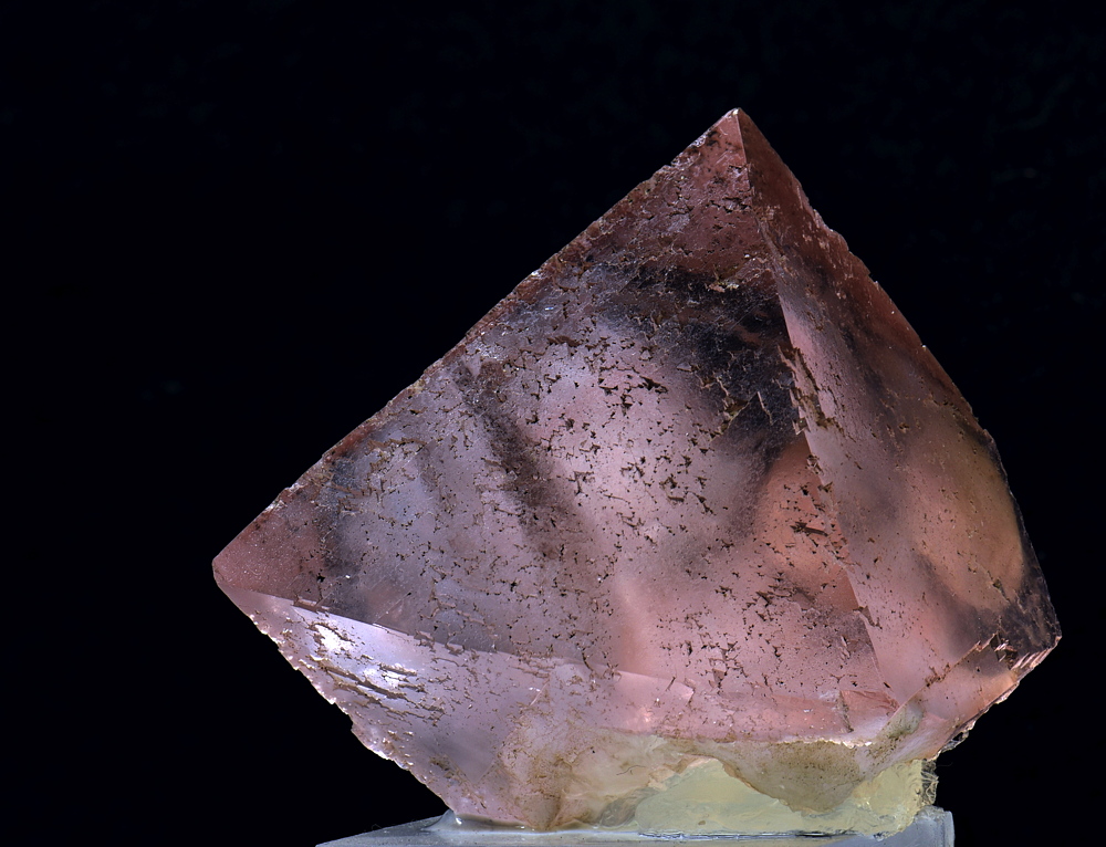 Rosa-Fluorit| B: ca. 5cm, F: Fussstein (1979); Finder: Vinzenz Eller 