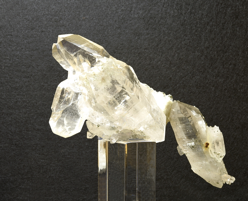 Bizarr verwachsene Bergkristalle| B: 13 cm; F: Scheissgraben, Habachtal; Finder: Franz Millgramer, Herbert Vorreiter, Ferdinand Kaltenhauser