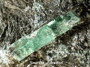 Smaragd, Habachtal, Österreich. Länge: ca. 12mm