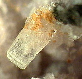 Baryt (meisselförmig), Grube Clara, Deutschland. Kristall 0,5mm