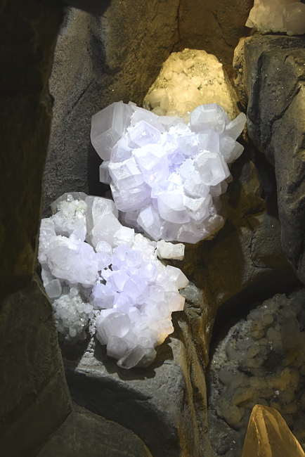 Lilafarbene Calcite vom Gotthard-Strassentunnel, TI | B: 30 cm; (D75_1565.jpg)