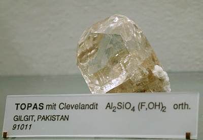 Hellbrauner Topas mit Clevelandit - Gilgit Pakistan, (H: 5cm; B: 3.5cm).