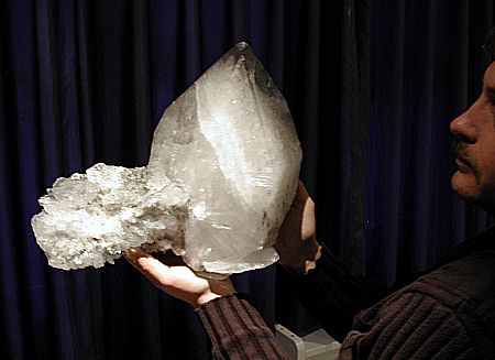 Beachtlicher Doppelender auf Kristallplatte| B: 37 cm, H: 33 cm 