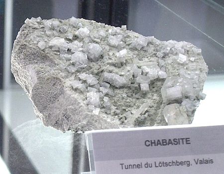 Chabasit| F: Lötschbergtunnel, VS; B: ca. 12 cm; [103]