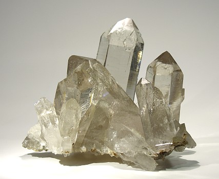 Klare Quarzgruppe| Marmotta-Kluft, Grimsel; B: 14cm (Sammlung Kristallmuseum Obergesteln)