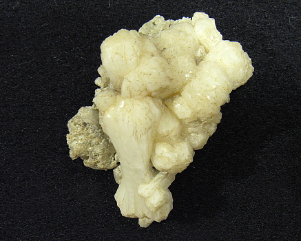 Stilbit (Desmin)| Val Strem, GR; B: 6cm (Sammlung Mineralogische Sammlung, ETH-Z)