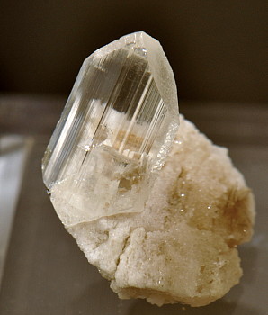 Euklas Einzelkristall| F: P. del Arzo, Bavona, TI;  L: 13mm (Sammlung Rudolf Duthaler)