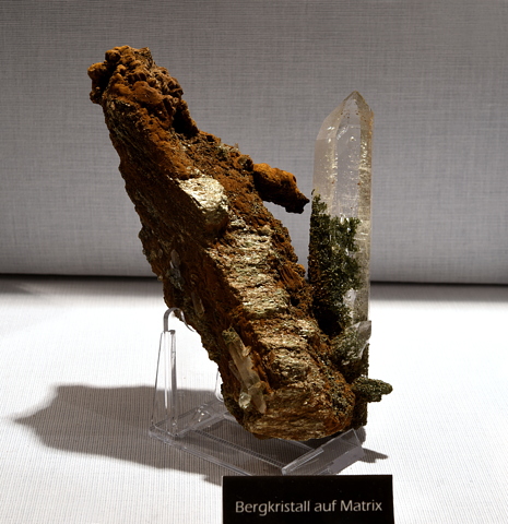 Bergkristall mit Chloriteinschluss auf Matrix| H: ca. 18cm; Fundort: Rauris