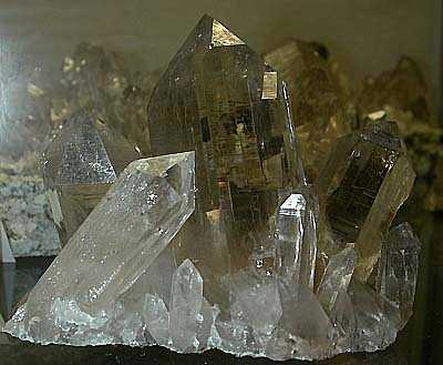 Kristallgruppe aus der Marmottakluft, (ca. 22cm breit).