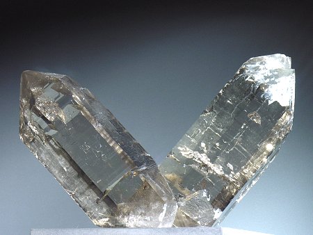 2 verwachsene Bergkristalle| B: 25cm; Fundort: Planggenstock, Göscheneralp (UR)