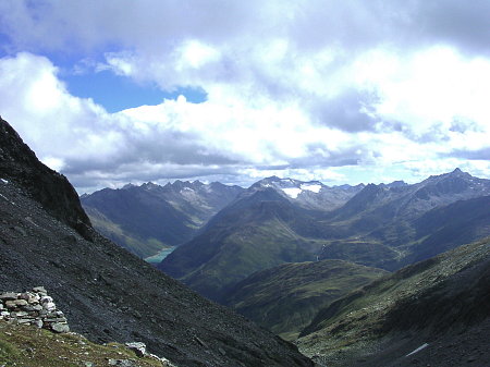 Aussicht aus dem Val Val| einem der bevorzugten Strahlgebiete von Remigi Cavegn. Links Val Curnera und rechts Val Maighels. 