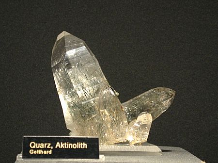 Quarz mit Aktinolith, Gotthard; H: 7cm; Coll. Peter Baumann (Erstfeld, UR)
