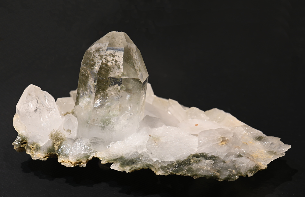 Bergkristall-Gruppe| B: 16 cm; F: Tomülhorn, Vals, GR; Sammlung: Josef Rieder