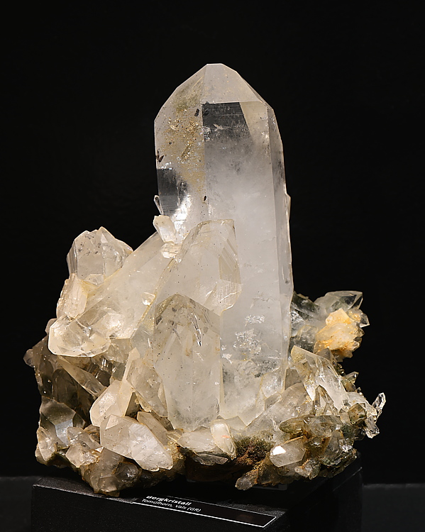 Bergkristall-Gruppe| H: 15 cm; F: Tomülhorn, Vals, GR; Sammlung: Josef Rieder
