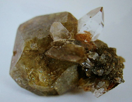 Titanit und Bergkristall mit Rutilsonnen| B: 3cm; F: Gastacherwände, OT (Ö). [132] 