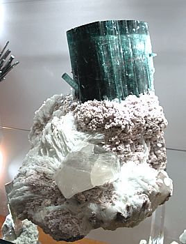 Riesenturmalin| H: 40 cm; Fundort: Paderneira Mine, Minas Gerais, Brasilien; Fine Minerals International, Inc., Email: 