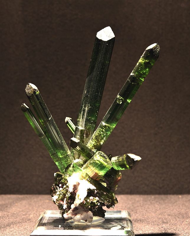 Turmalin 'The Green Steel'| H: 20 cm; F: Pederneira Mine, Minas Gerais, Brasilien; Sammlung: Marcus Budil 