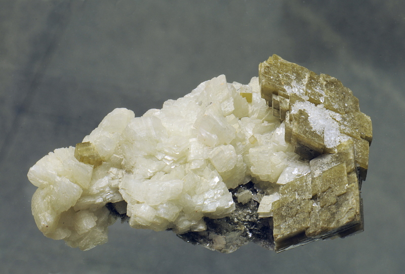Siderit, Dolomit, Rutil| B: 9 cm, F: Nufenen (Stollen), VS 