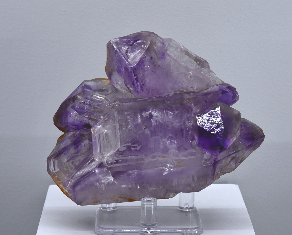 Amethyst-Gruppe| B: ca. 10 cm; F: Zillertal, Ö; Sammlung: Musée de Minéralogie, Université de Strasbourg 