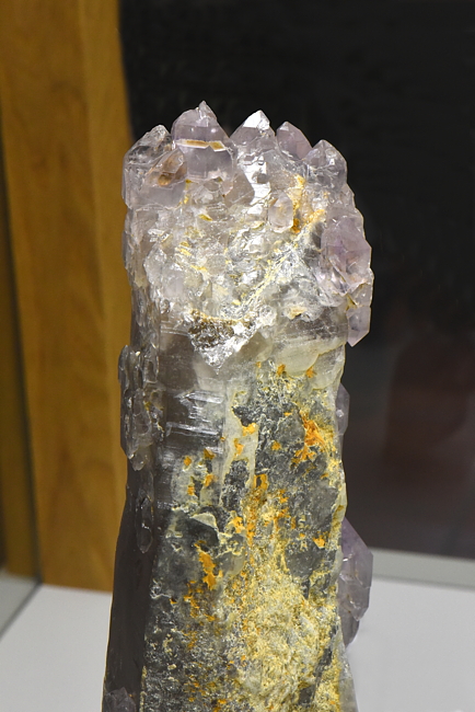 Amethyst-Zepter mit dunklem Stamm| BH: 8 cm; F: Ahrntal; Finder: Erwin Zimmerhofer 