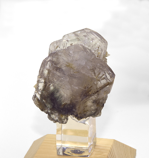 Lila Apatite mit Byssolith| B: 4 cm; F: Hollenzkofel; Sammlung: Rudl Innerbichler