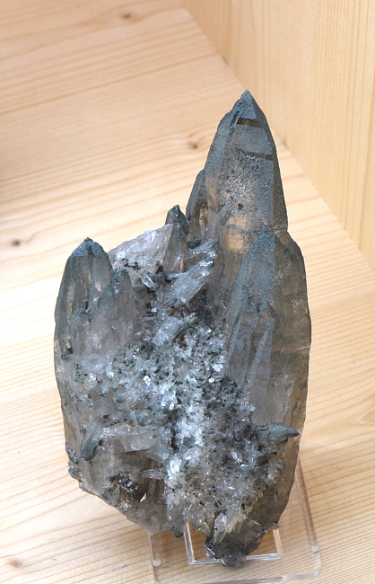 Helle Rauchquarz-Gruppe| B: 10 cm; F: Weissenbach; Finder: Martin Kargruber