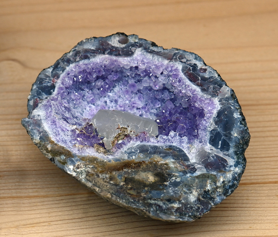 Amethyst in Teiserkugel| B: 6 cm; F: Teis; Finder: Paul Obermair