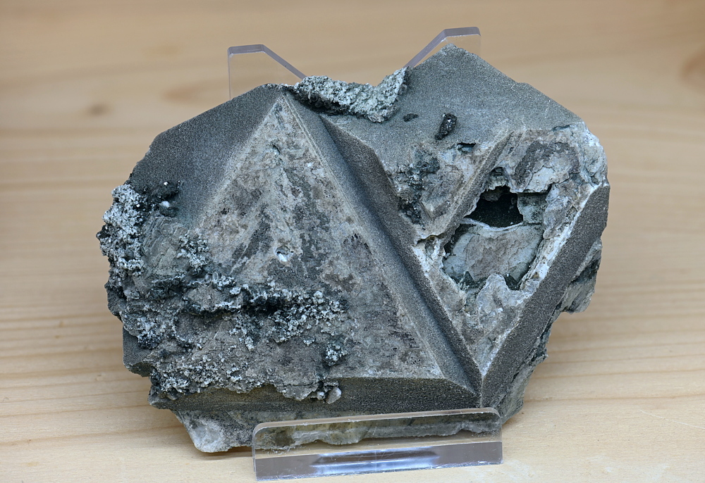 Calcit (Papierspat) mit Chlorit| B: 12 cm; F: Ahrntal; Finder: Mariano Zortea