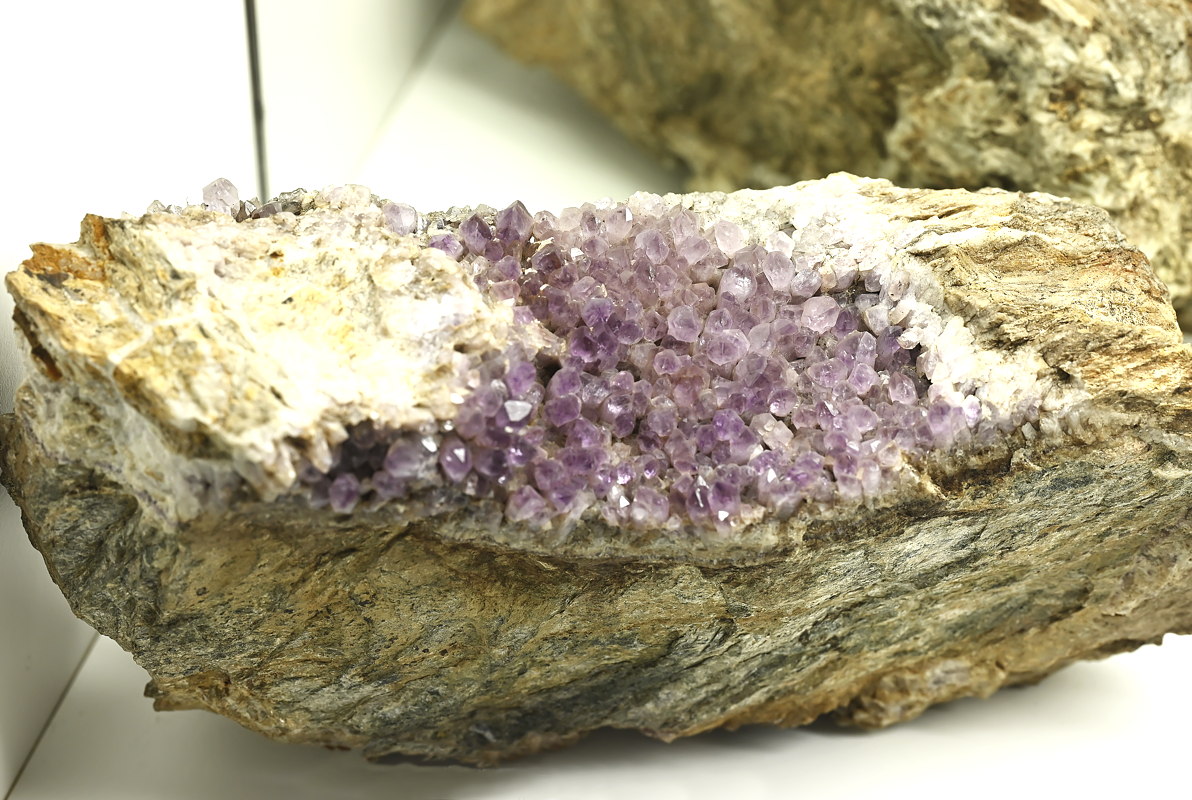 Amethyst | B: 30 cm; F: Essenberg 1998; Sammlung: Josef Unterkalmsteiner