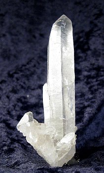 Klarer Bergkristall| als Schwimmer, Höhe 10 cm. (Sammlung A. Larghi)