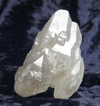 13 cm hohe Bergkristallgruppe| als Schwimmer. (Sammlung A. Larghi)