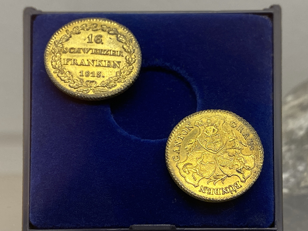 2 Goldmünzen (16 Schweizer Franken - Duplonen) BB 6 cm, F: Calanda| und die Leute freute es