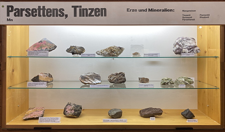 Mineralien aus den Mangangruben von Parsettens, Tinizong