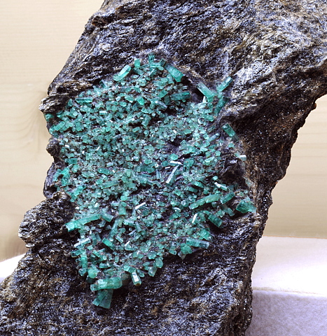 Smaragdstufe| H: 15 cm; F: Habachtal; Finder: Andreas Steiner, Heim Reinhard