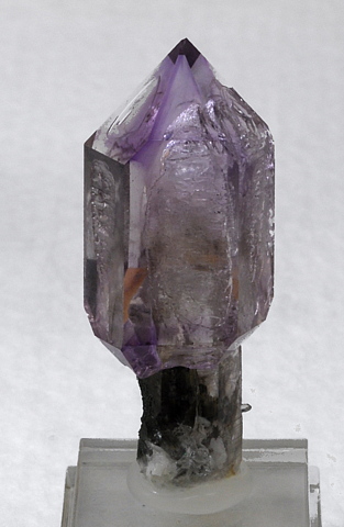 Amethyst-Szepter mit Fensterbildung| H: 5 cm; F: Saurüssel, Zillertal, Tirol; Sammlung: Gebrüder Anton und Rudi Watzl (www.watzlminerals.com)