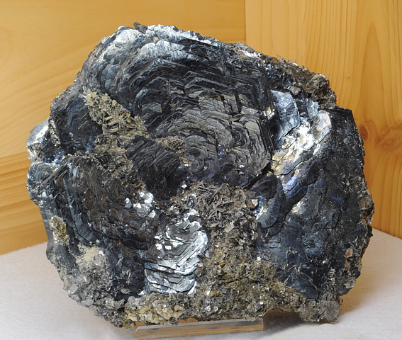 Riesige Eisenrose| B: 14 cm; F: Mörchnerkar, Zillertal, Tirol; Finder und Sammlung: Gebrüder Anton und Rudi Watzl (www.watzlminerals.com)