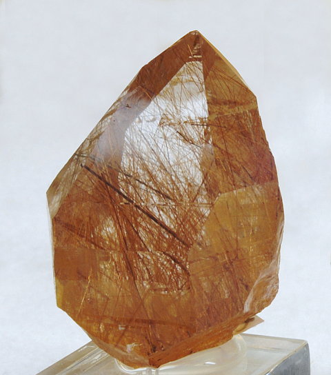 Rutilquarz| H: 4 cm; F: Val Nalps, Graubünden, Schweiz; Sammlung: Gebrüder Anton und Rudi Watzl (www.watzlminerals.com)