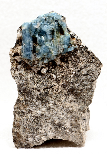 Aquamarin auf Matrix| H: ca. 7cm; F: Nassfeld; Finder: Christian Pichler. 