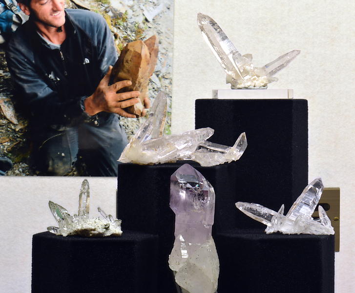 Mehrere Quarz-Grüppchen und ein Amethyst| BB: ca. 40cm, F: Rauris; Finder: Herbert Grabmayer. 