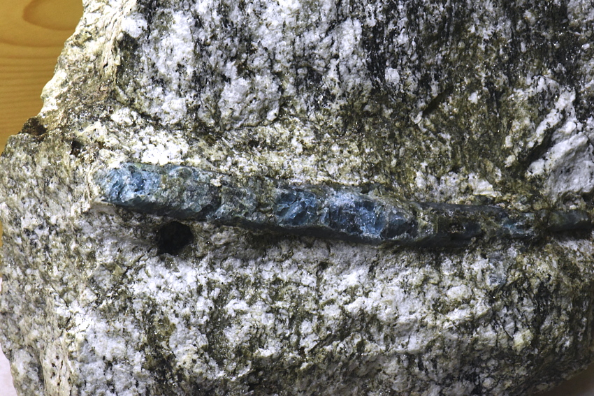 Aquamarin in Matrix| B: ca. 8 cm, F: Untersulzbachtal; Finder: FINDER 