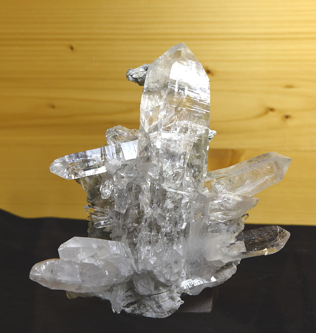 Klare Bergkristallgruppe| H: 14 cm; F: Scheissgraben, Habachtal; Finder: Franz Millgramer, Herbert Vorreiter, Ferdinand Kaltenhauser