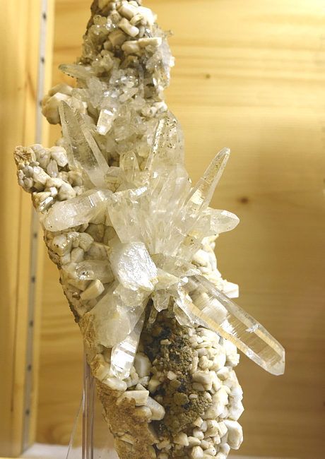 Bergkristallgruppe mit Periklin| H: 24 cm; F: Rauris; Finder: Toni Simair
