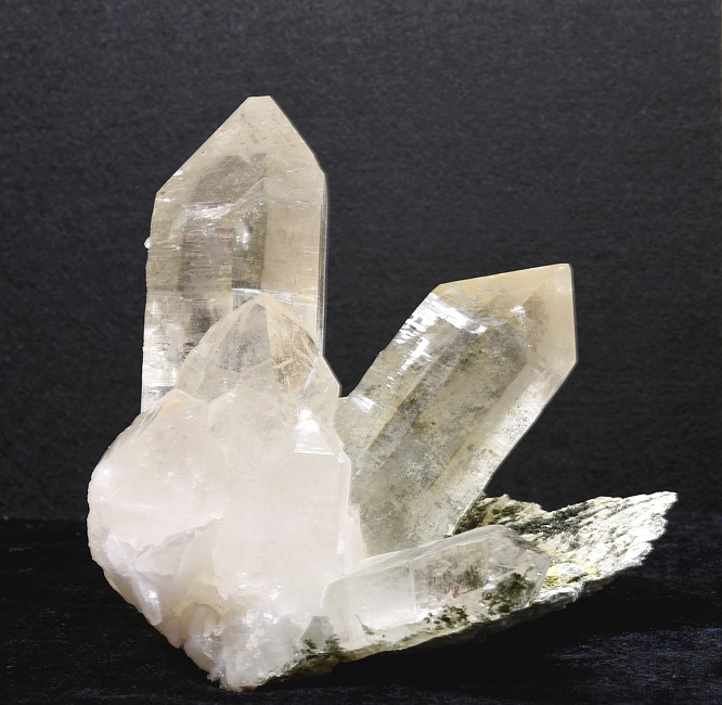 Bergkristallgruppe| B: 15 cm; F: Scheissgraben, Habachtal; Finder: Franz Millgramer, Herbert Vorreiter, Ferdinand Kaltenhauser